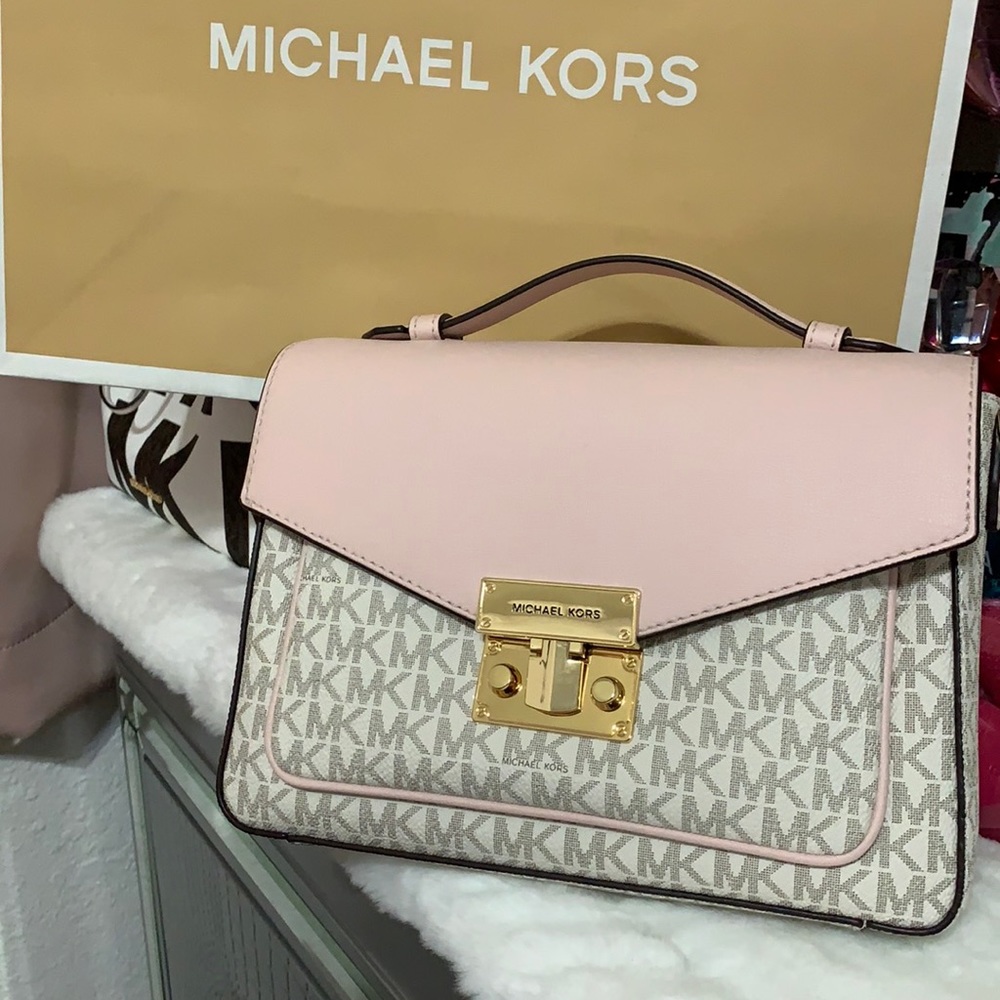 Michael Kors Vanilla Pink Messenger Crossbody - Picture 2 of 16